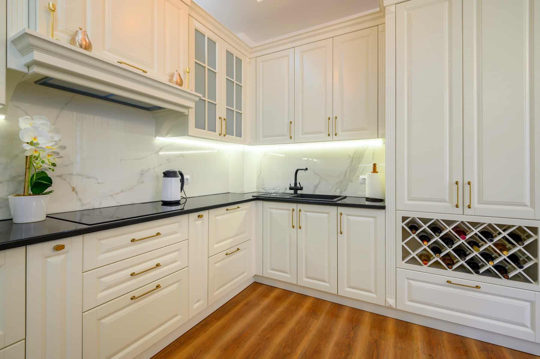 how much does it cost to paint kitchen cabinets